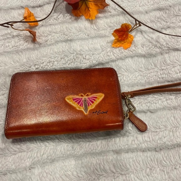 Beautiful butterfly wallet/ wristlet - Picture 2 of 5